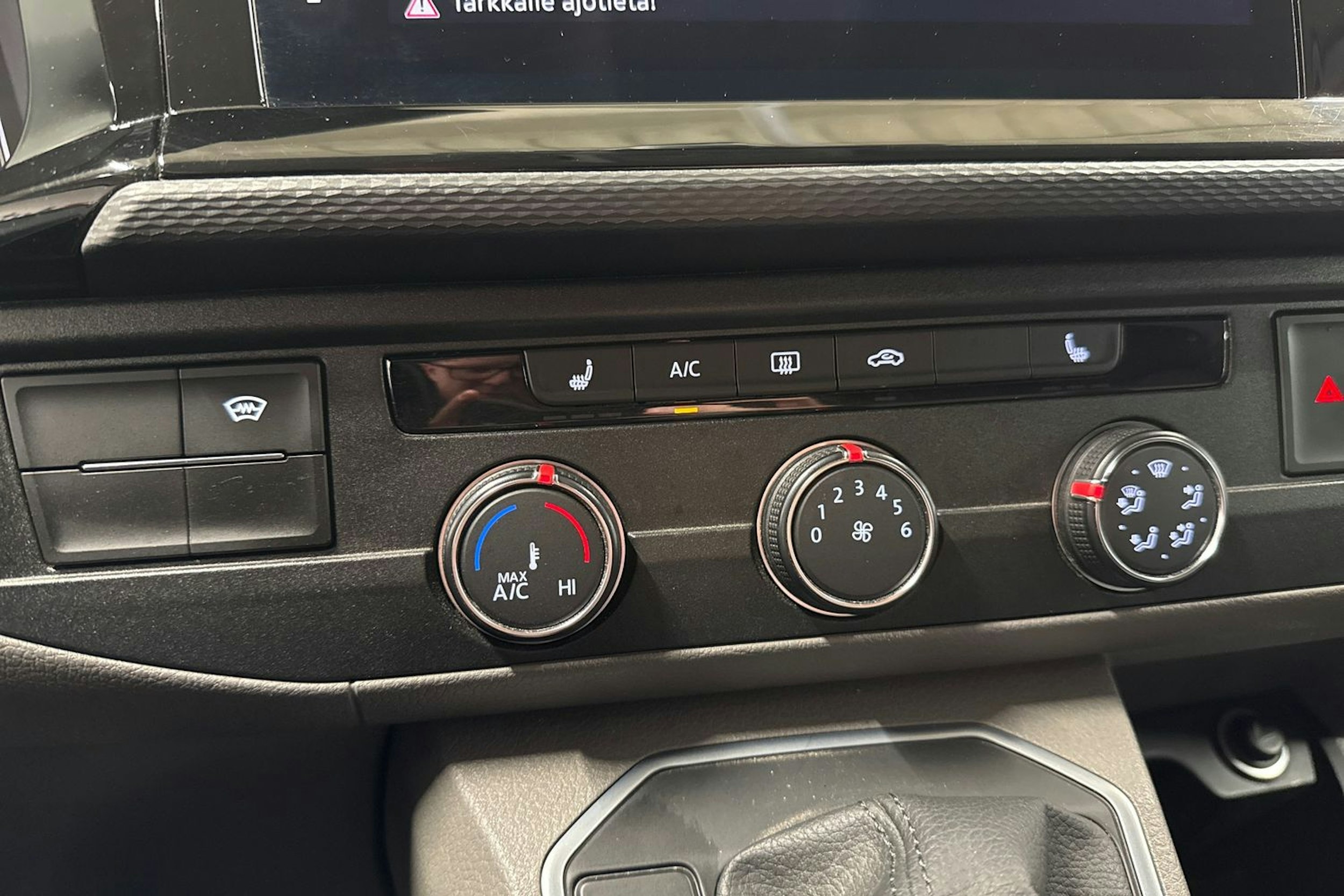 musta Volkswagen Transporter 2022 kuva 23.