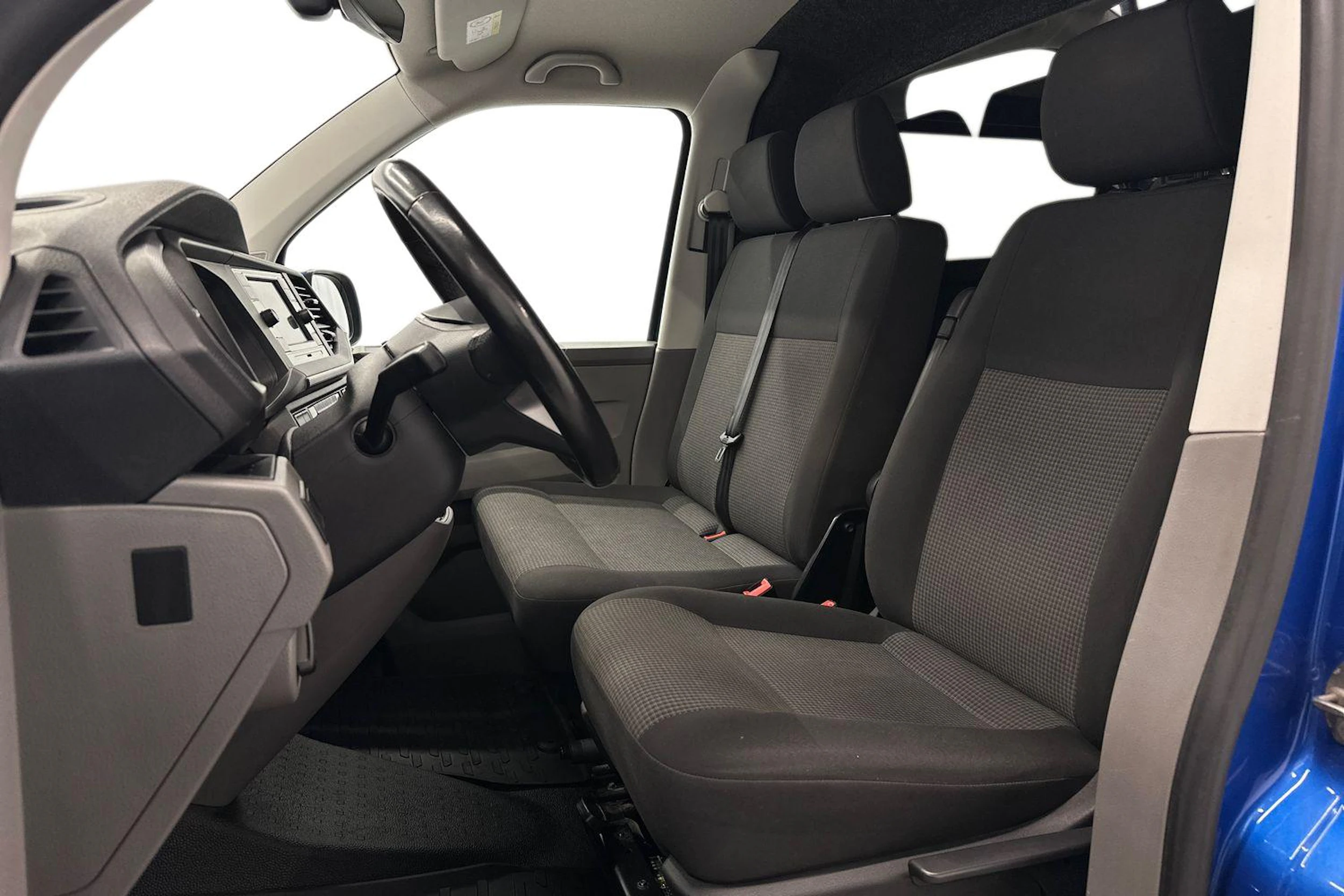 sininen Volkswagen Transporter 2022 kuva 8.