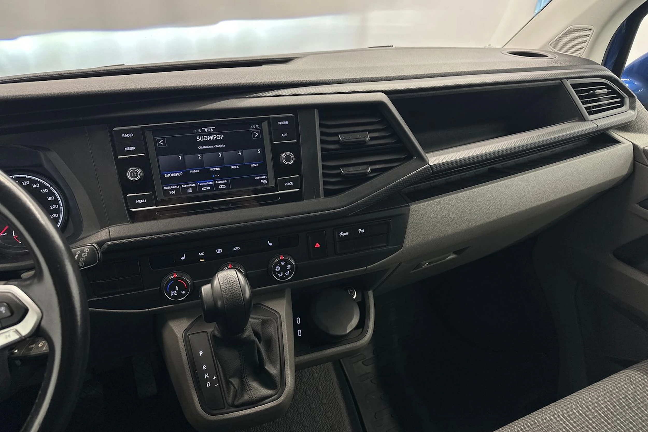 sininen Volkswagen Transporter 2022 kuva 14.