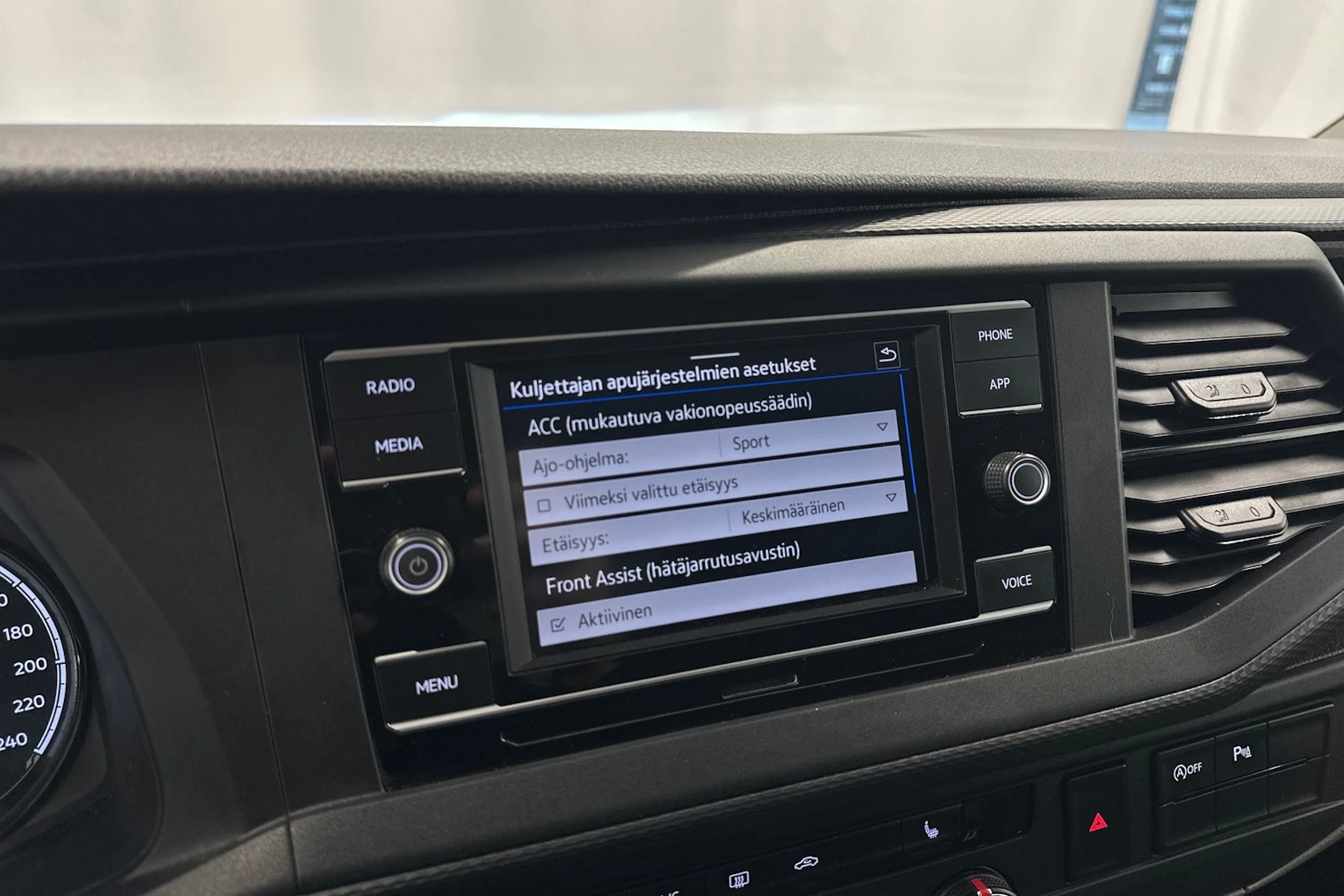 sininen Volkswagen Transporter 2022 kuva 17.