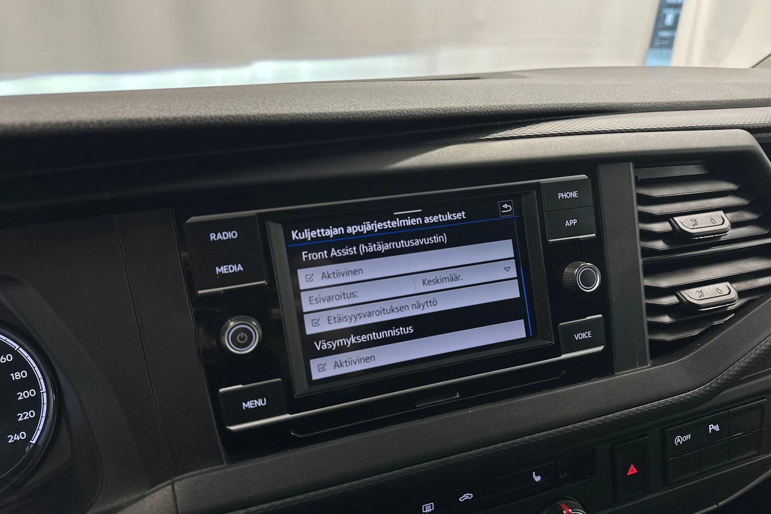 sininen Volkswagen Transporter 2022 kuva 18.