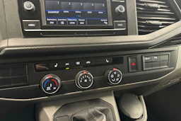 sininen Volkswagen Transporter 2022 kuva 20.