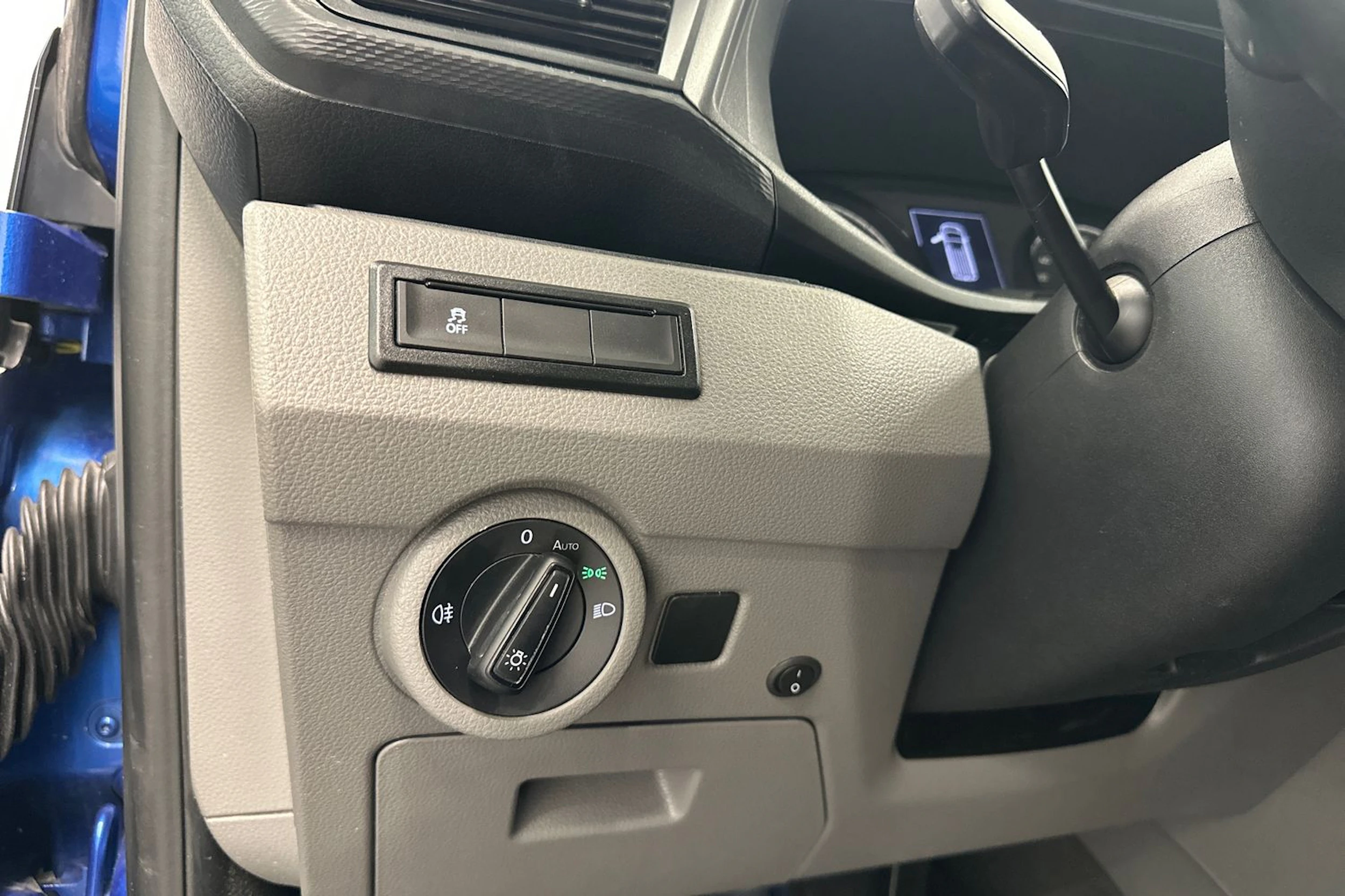 sininen Volkswagen Transporter 2022 kuva 23.