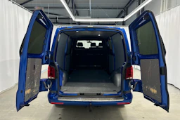 sininen Volkswagen Transporter 2022 kuva 26.