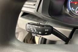 valkoinen Volkswagen Transporter 2023 kuva 11.