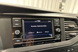 valkoinen Volkswagen Transporter 2023 kuva 13.