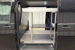 valkoinen Volkswagen Transporter 2023 kuva 21.