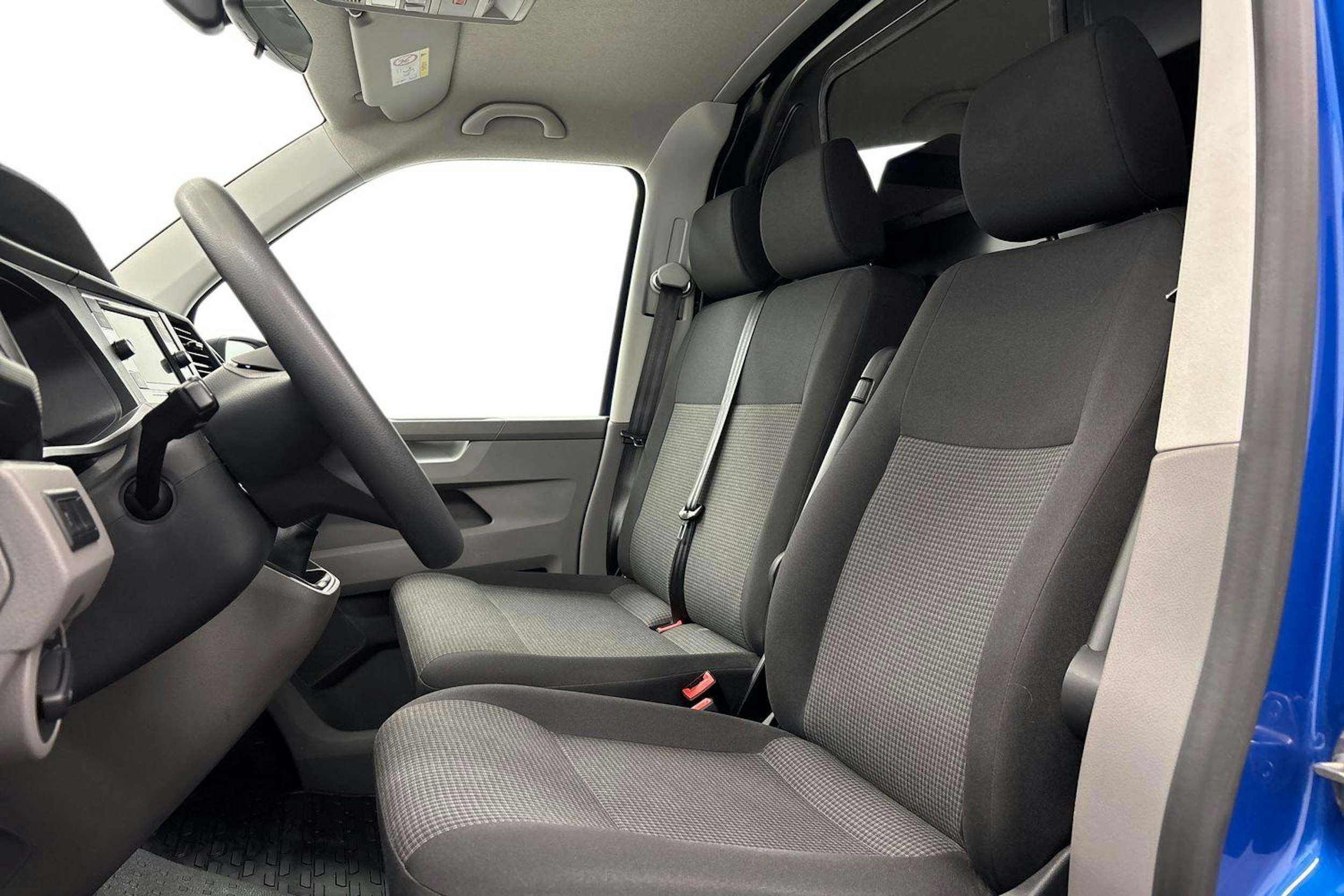 sininen Volkswagen Transporter 2023 kuva 10.