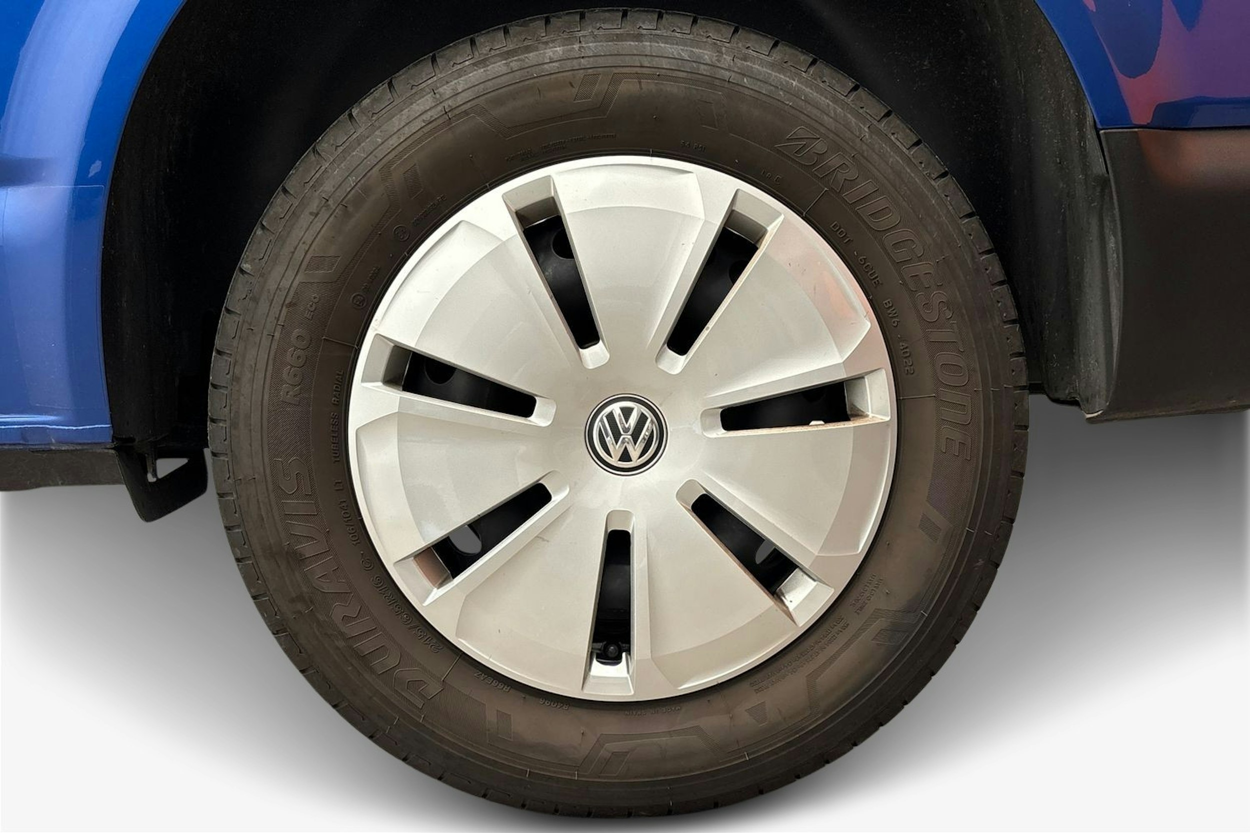 sininen Volkswagen Transporter 2023 kuva 11.