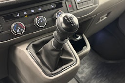 sininen Volkswagen Transporter 2023 kuva 19.