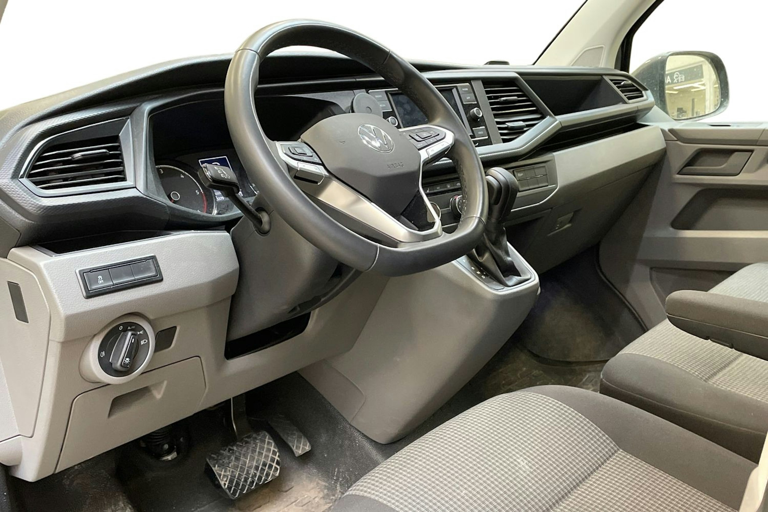 harmaa Volkswagen Transporter 2023 kuva 3.