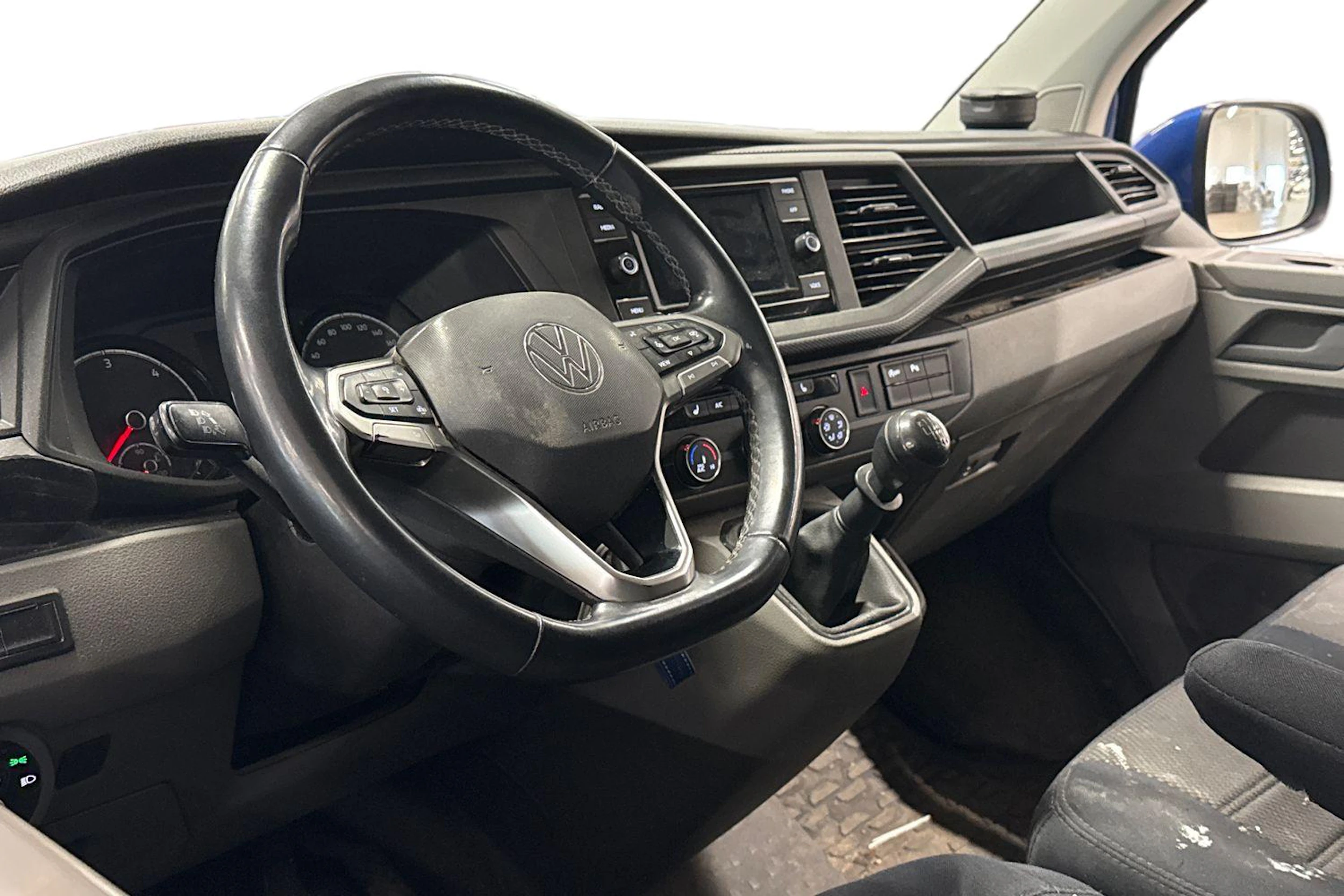 Sininen Volkswagen TRANSPORTER 2023 kuva 3.