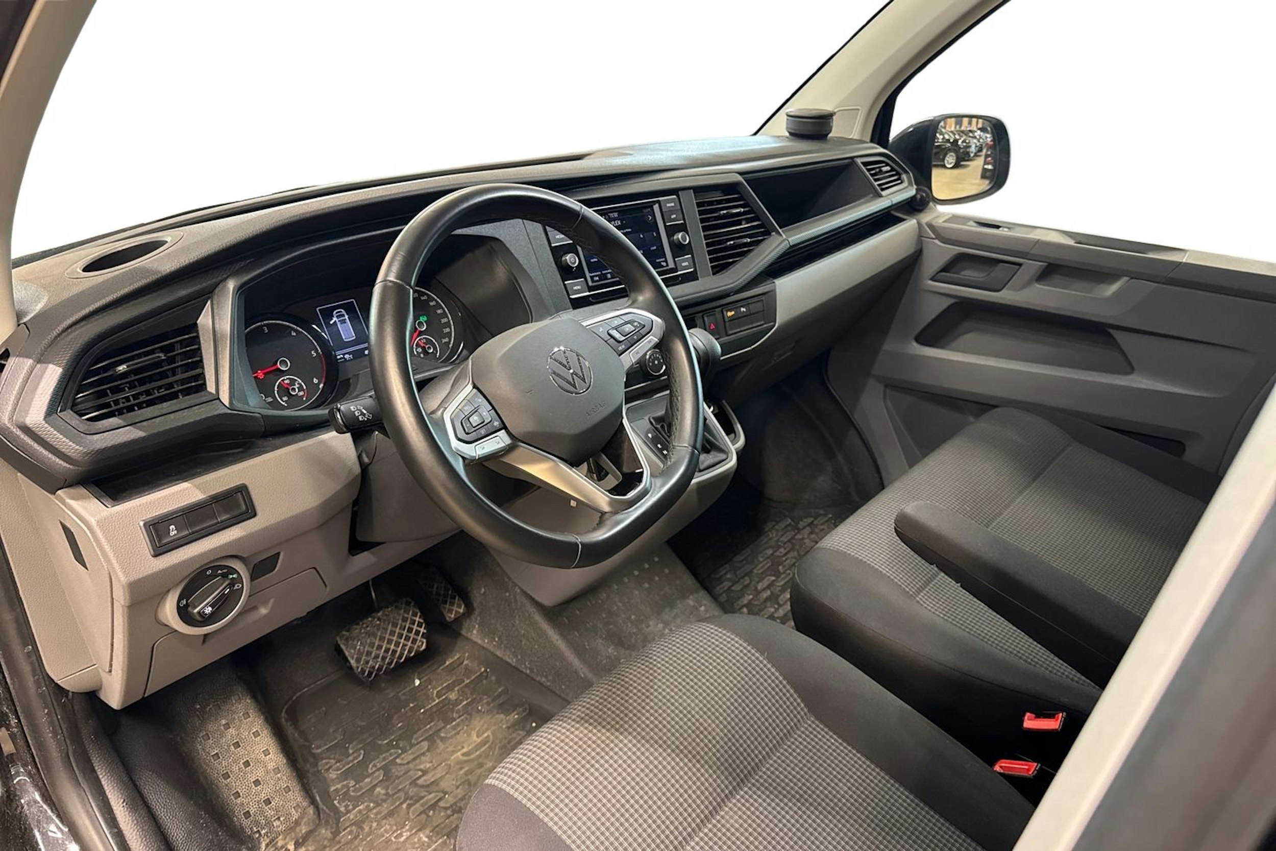 met. musta Volkswagen Transporter 2023 kuva 7.