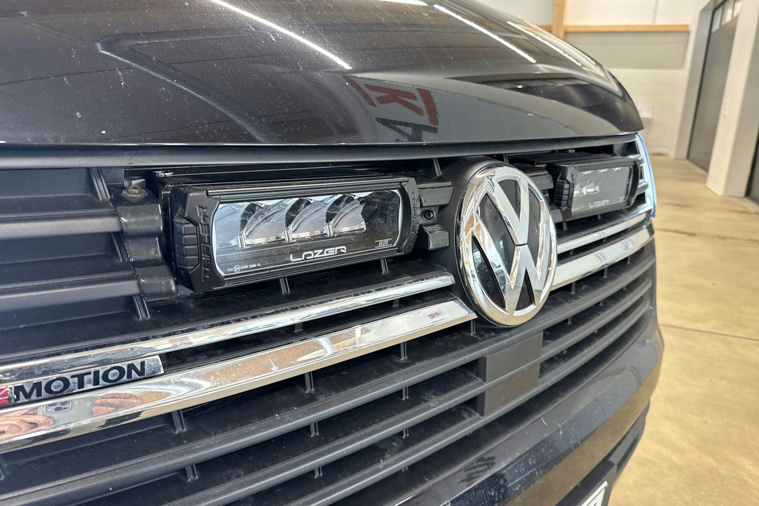 met. musta Volkswagen Transporter 2023 kuva 13.