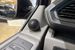 met. musta Volkswagen Transporter 2023 kuva 15.