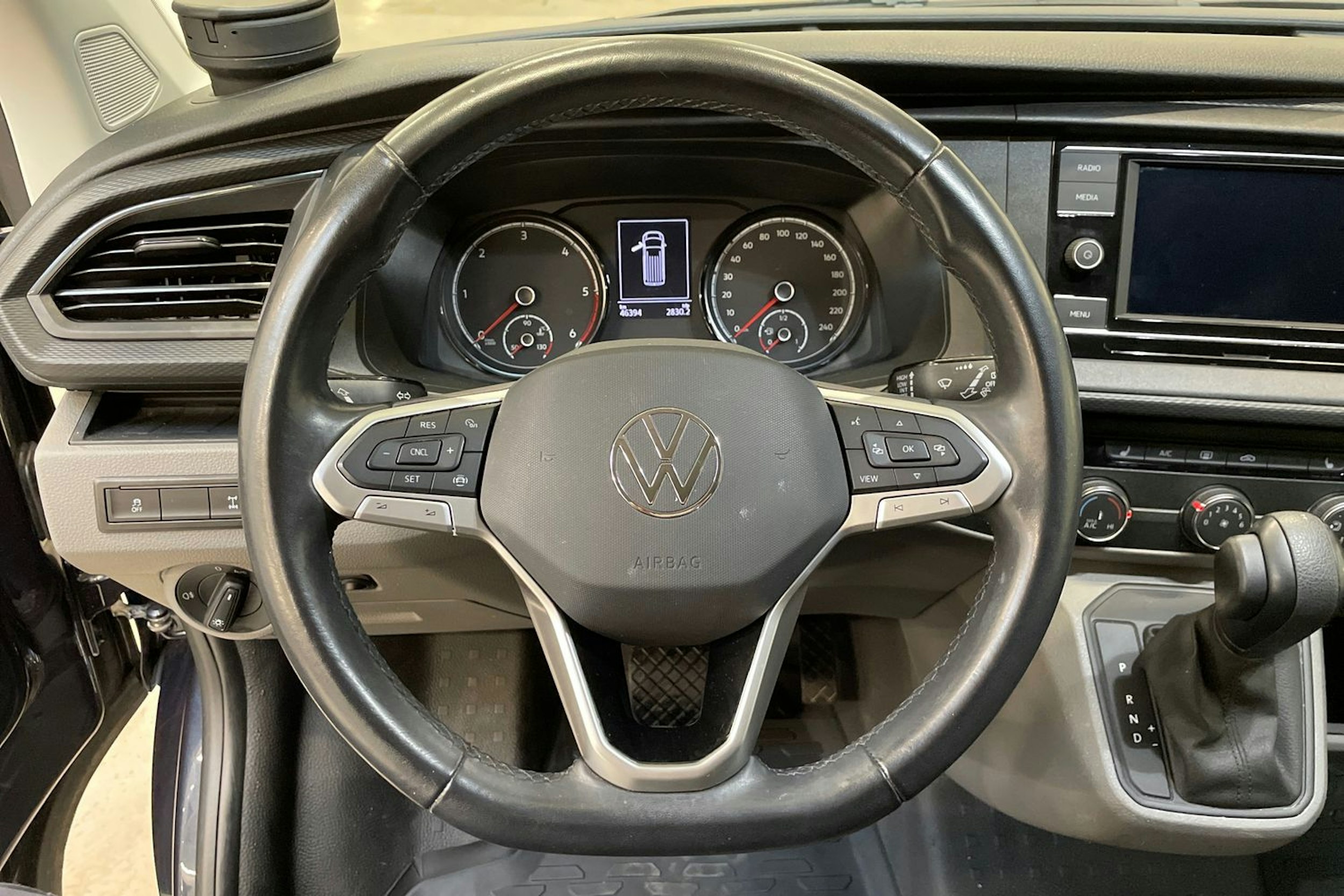 met. sininen Volkswagen Transporter 2023 kuva 17.
