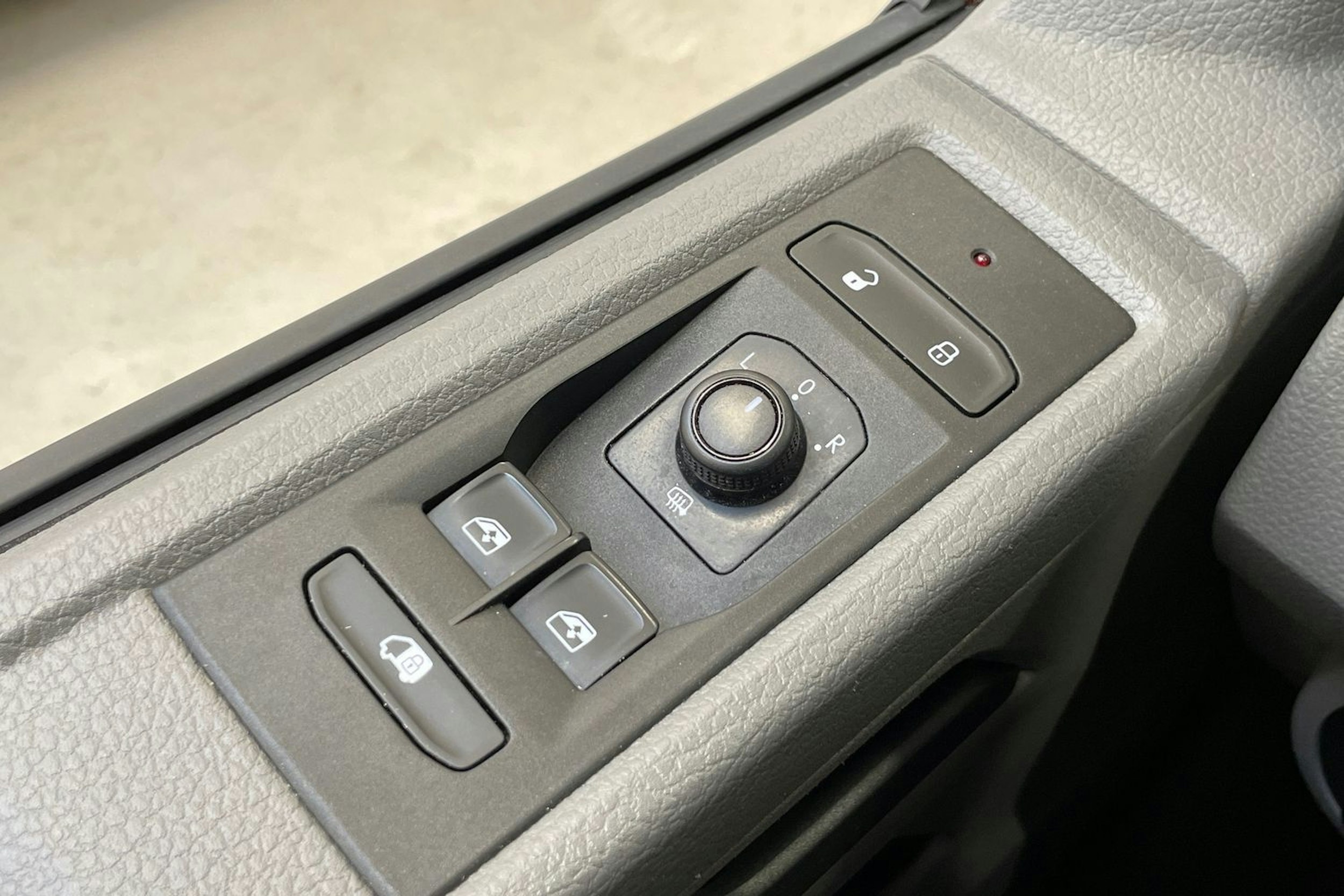 met. sininen Volkswagen Transporter 2023 kuva 28.