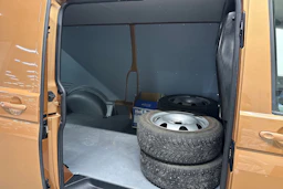 Oranssi Volkswagen TRANSPORTER 2023 kuva 13.