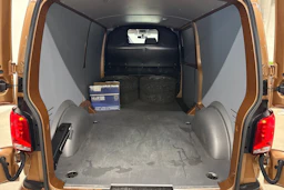 Oranssi Volkswagen TRANSPORTER 2023 kuva 15.