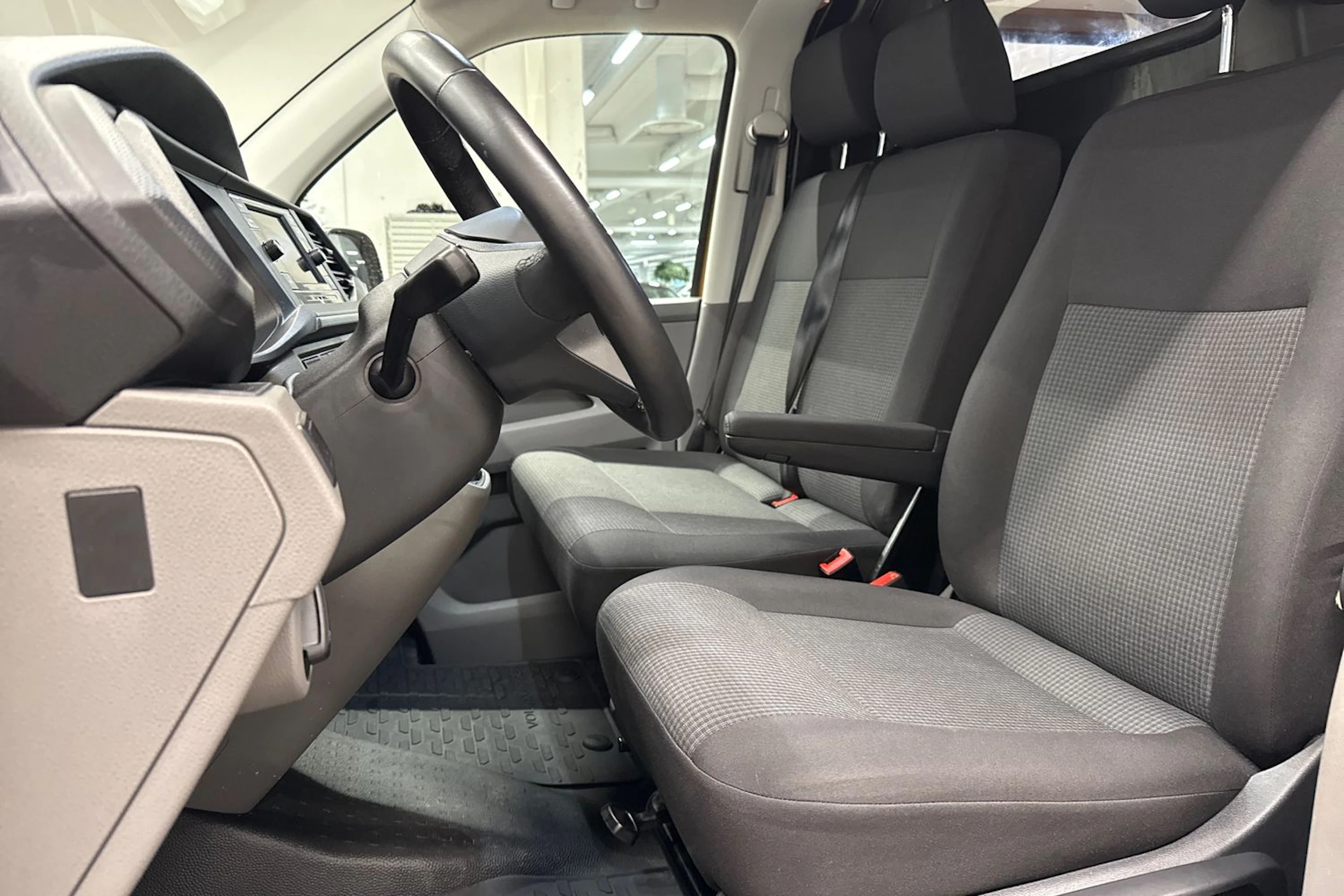 Oranssi Volkswagen TRANSPORTER 2023 kuva 16.