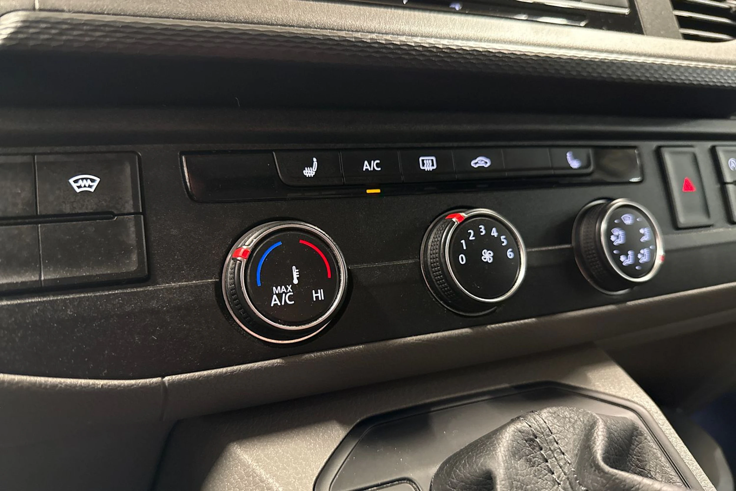 Oranssi Volkswagen TRANSPORTER 2023 kuva 21.