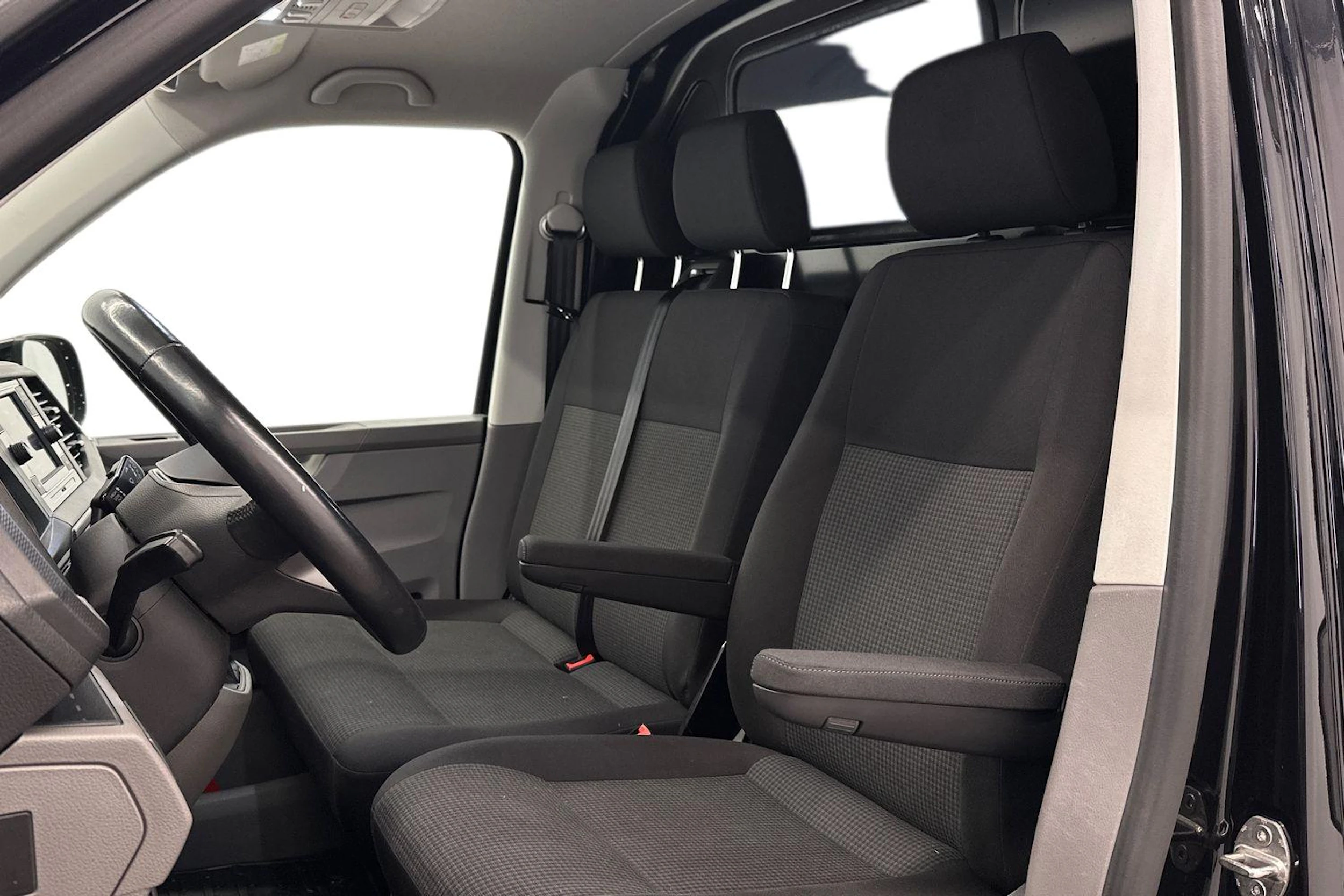 musta Volkswagen Transporter 2023 kuva 8.