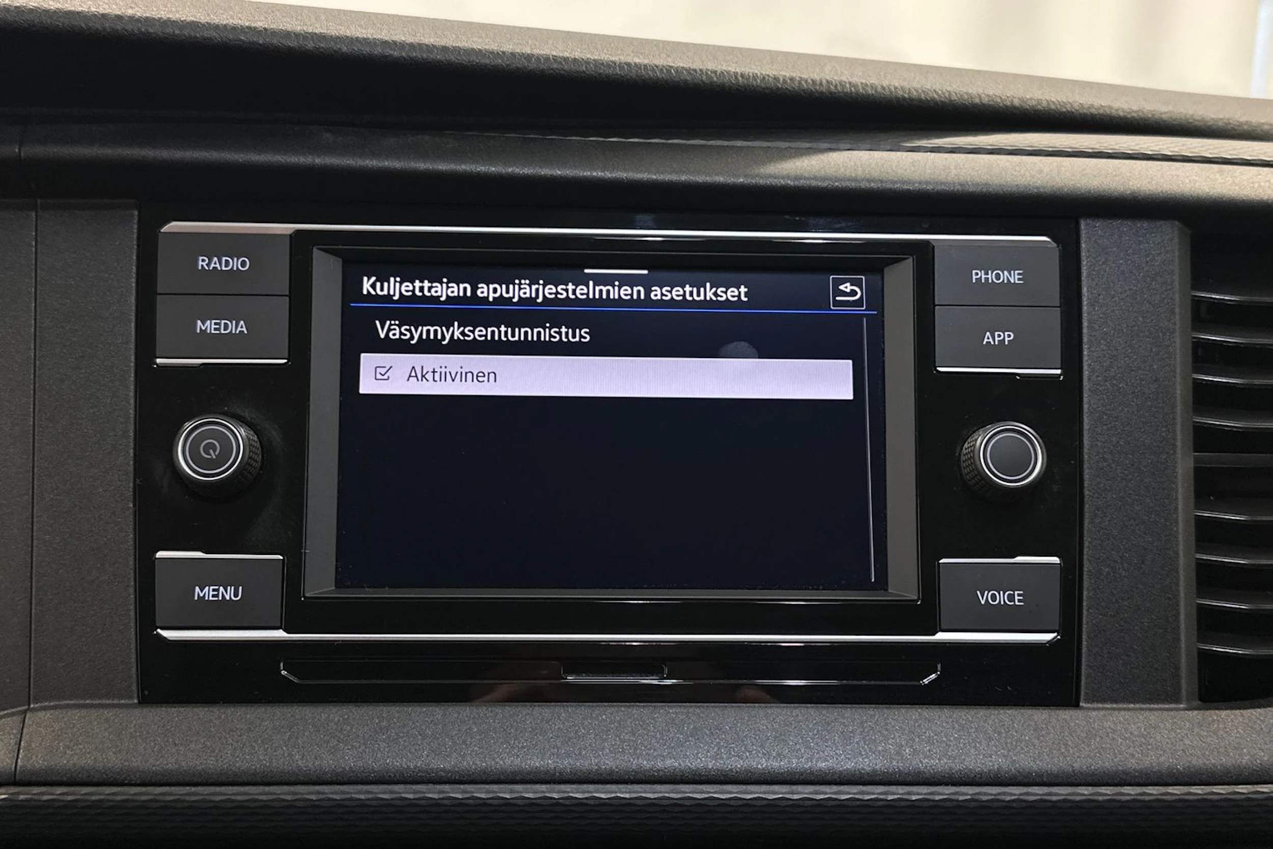 musta Volkswagen Transporter 2023 kuva 15.