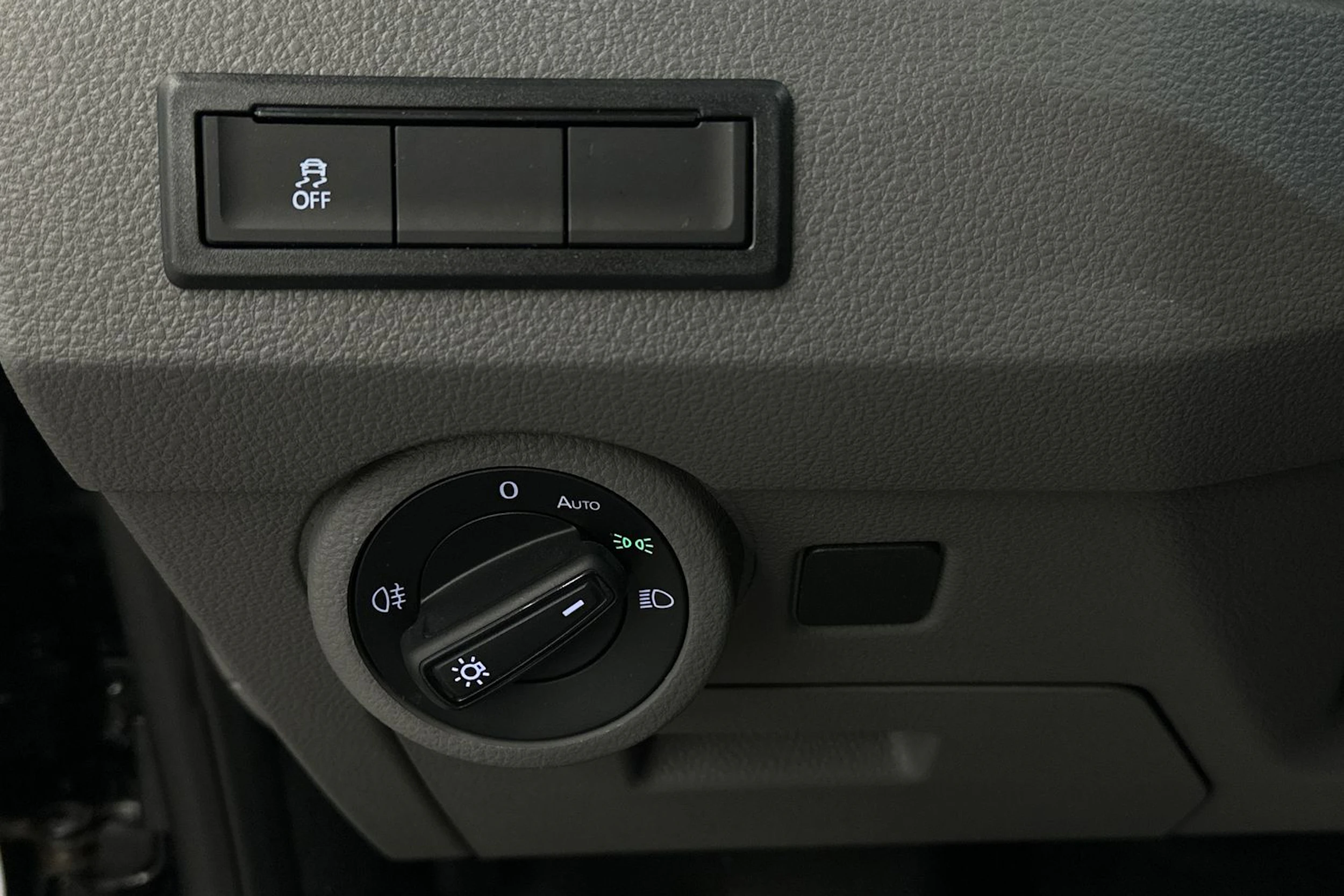 musta Volkswagen Transporter 2023 kuva 17.