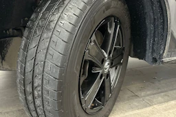 musta Volkswagen Transporter 2023 kuva 18.