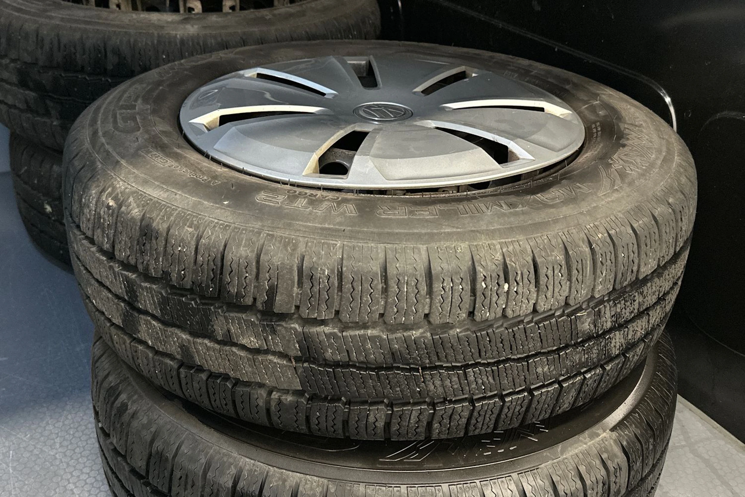 musta Volkswagen Transporter 2023 kuva 19.