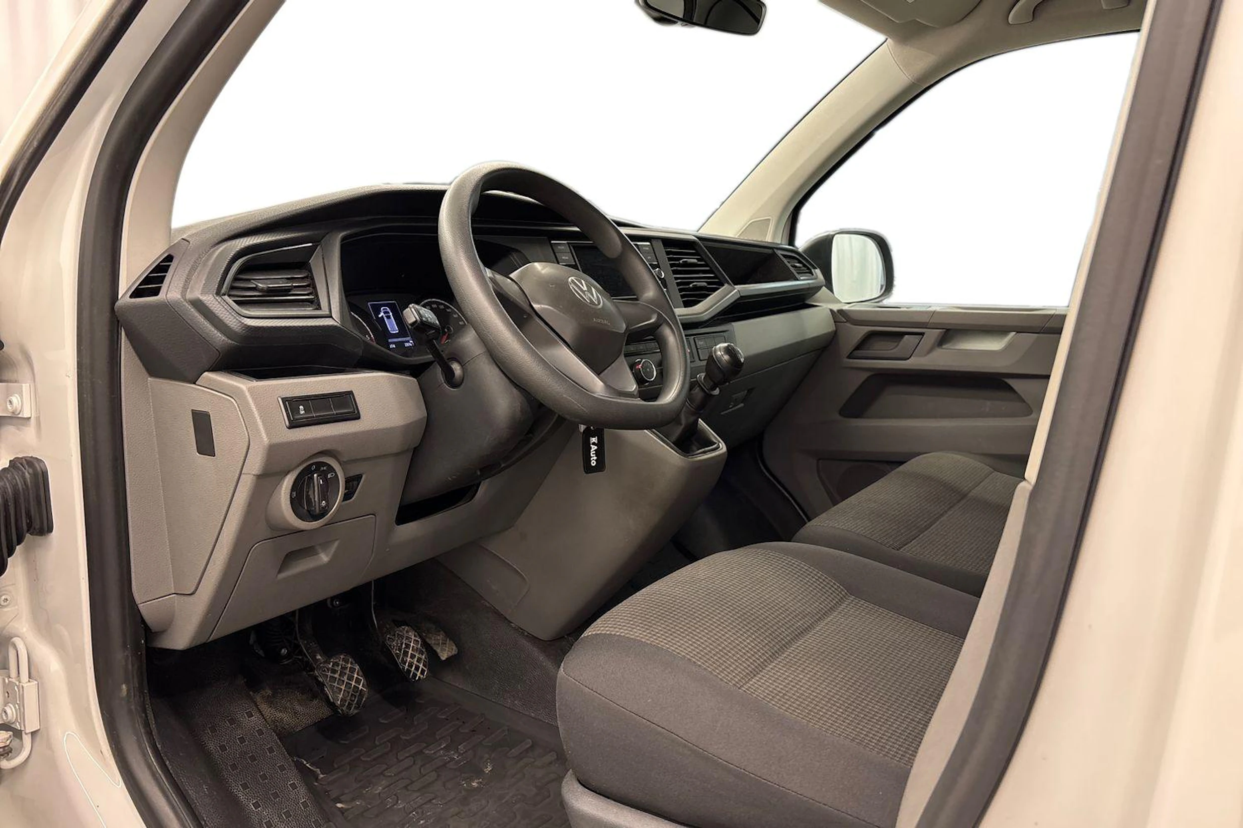 valkoinen Volkswagen Transporter 2023 kuva 8.