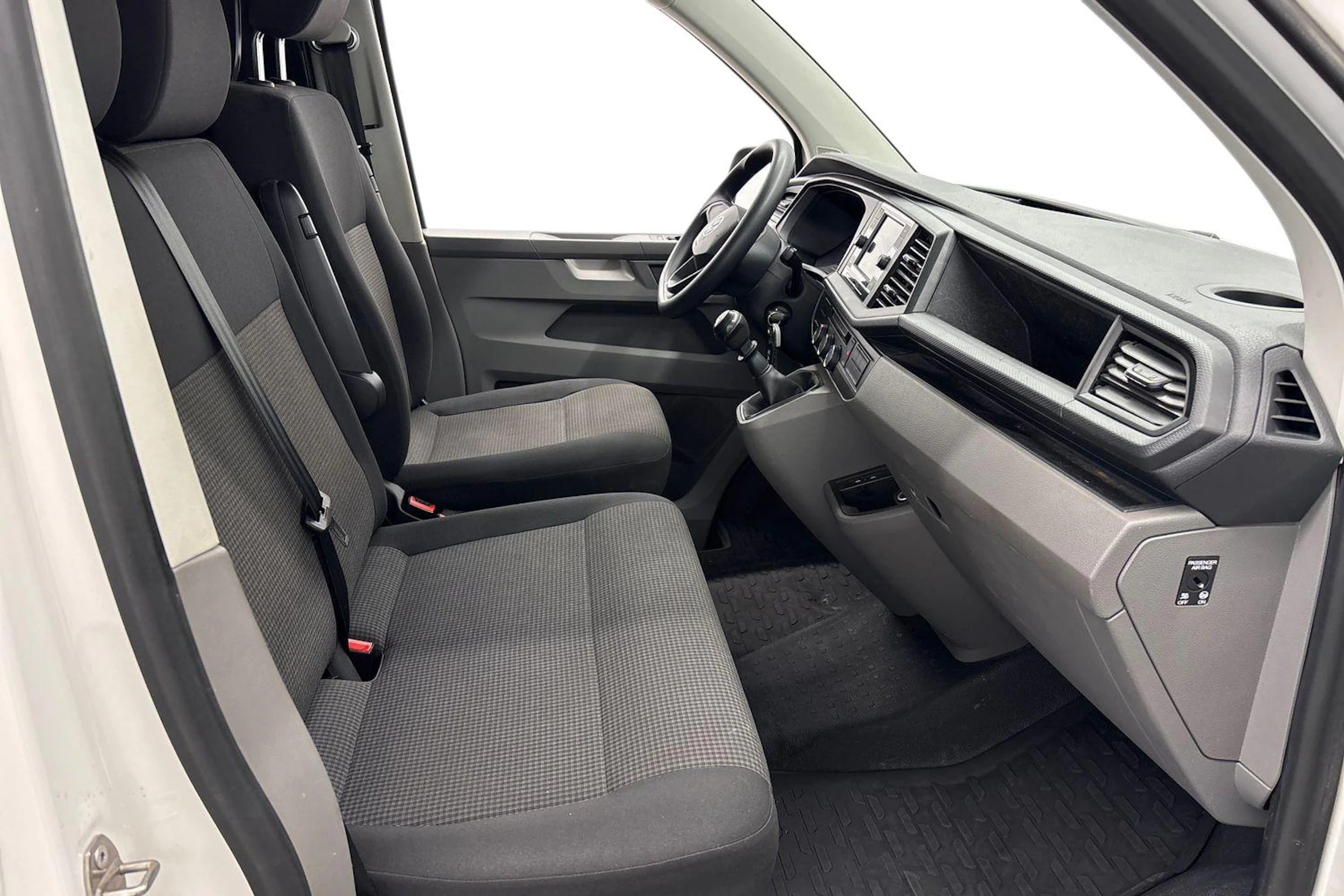 valkoinen Volkswagen Transporter 2023 kuva 10.