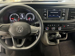 valkoinen Volkswagen Transporter 2023 kuva 11.
