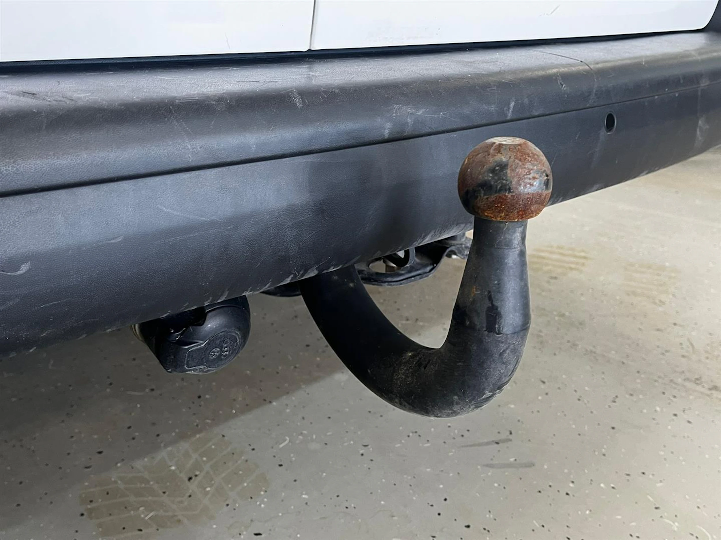 valkoinen Volkswagen Transporter 2023 kuva 17.