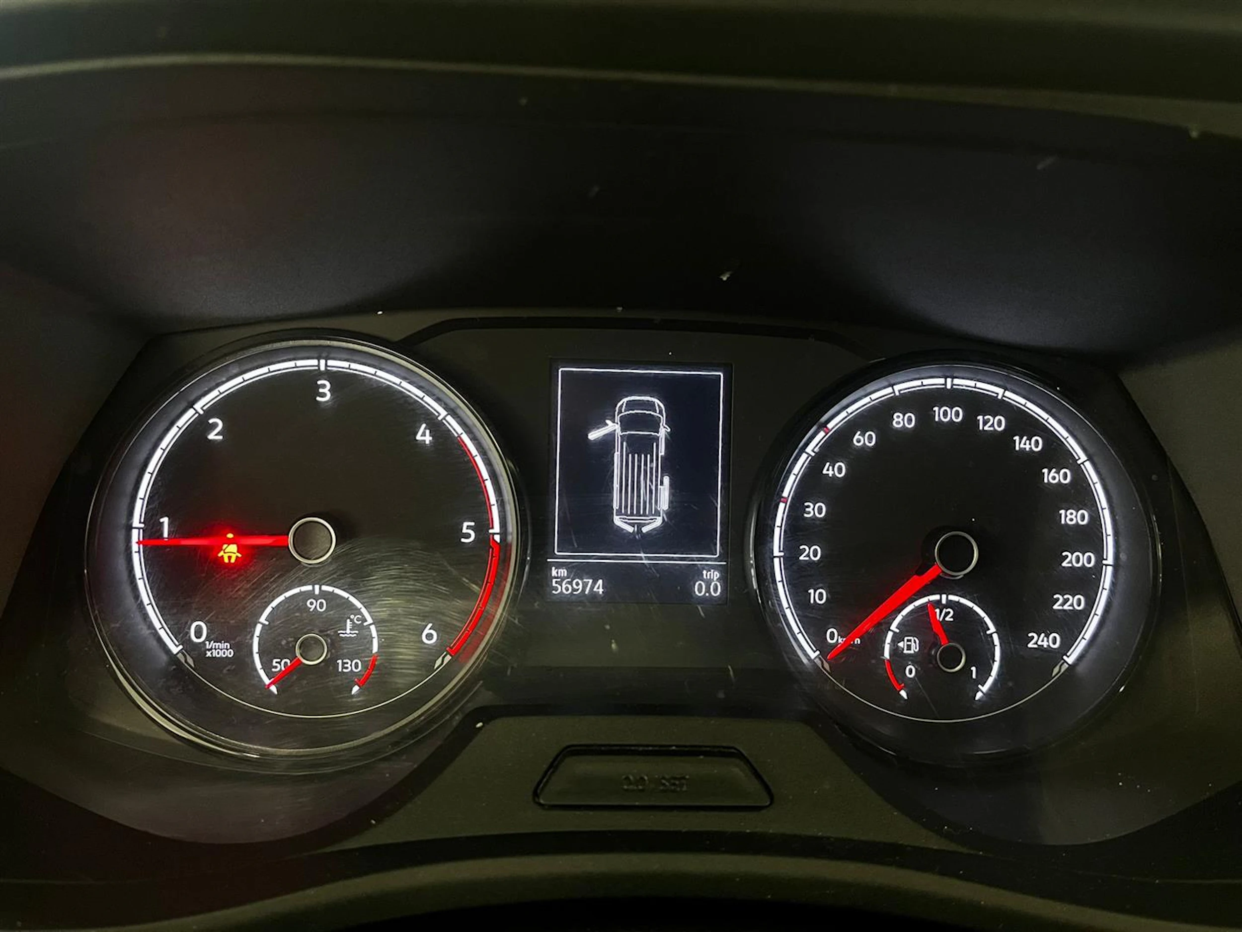 valkoinen Volkswagen Transporter 2023 kuva 18.