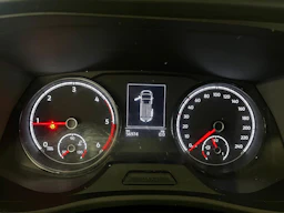 valkoinen Volkswagen Transporter 2023 kuva 18.