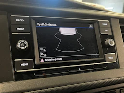 valkoinen Volkswagen Transporter 2023 kuva 19.