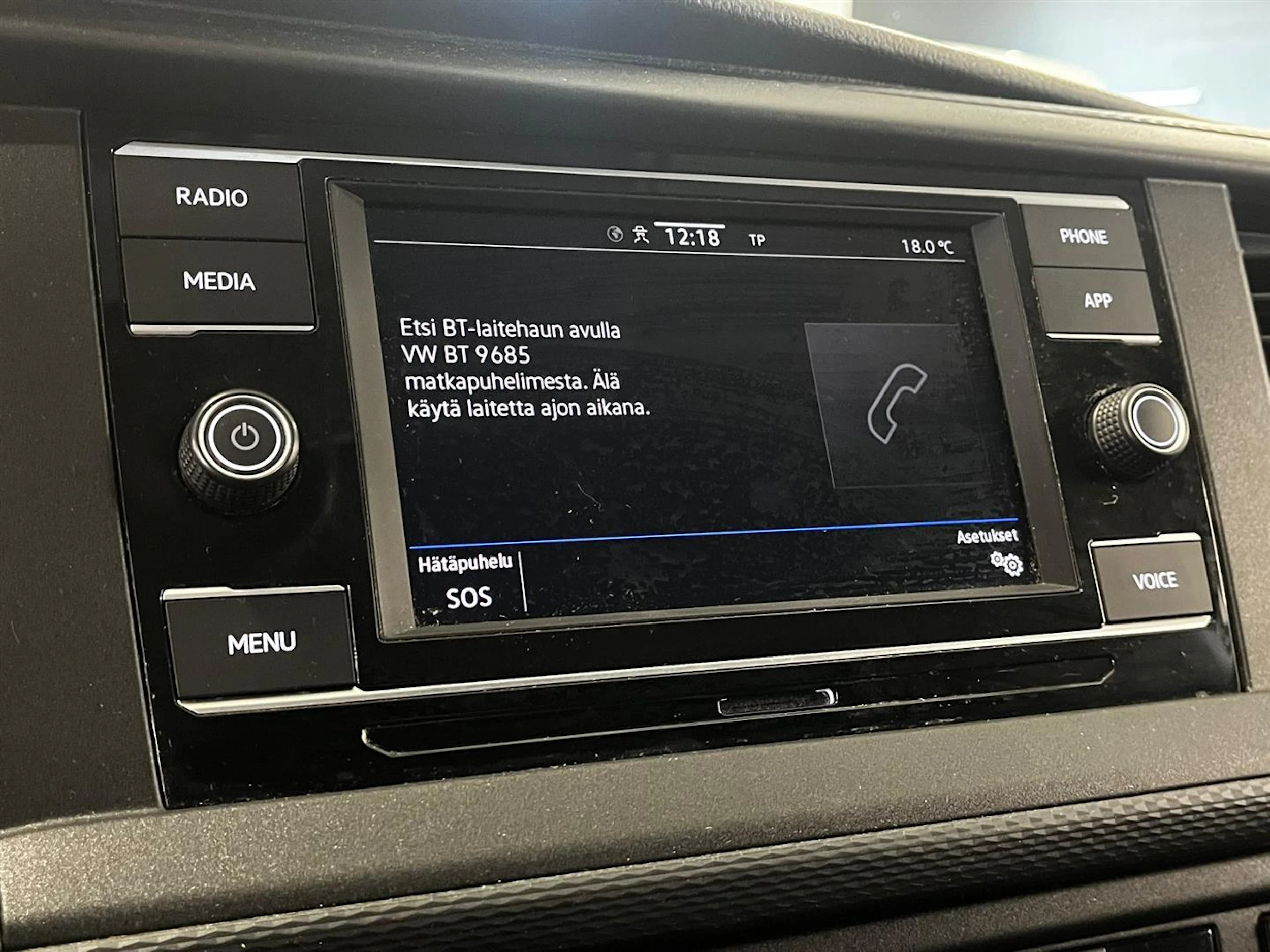 valkoinen Volkswagen Transporter 2023 kuva 21.