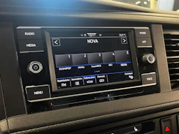 valkoinen Volkswagen Transporter 2023 kuva 23.