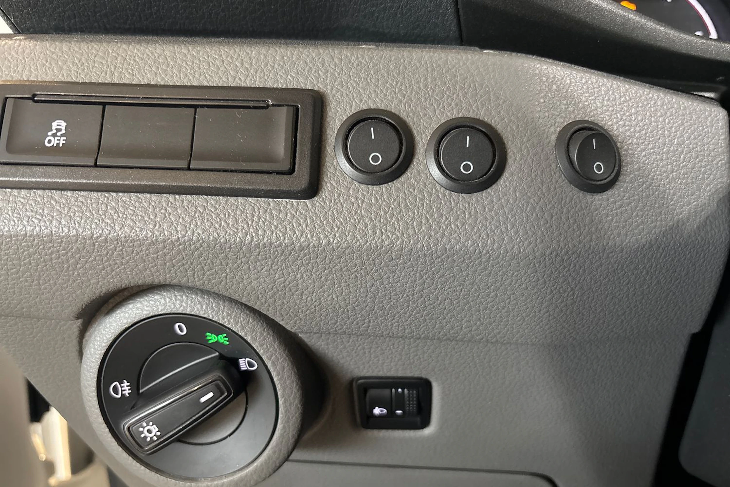 Valkoinen Volkswagen TRANSPORTER 2024 kuva 16.