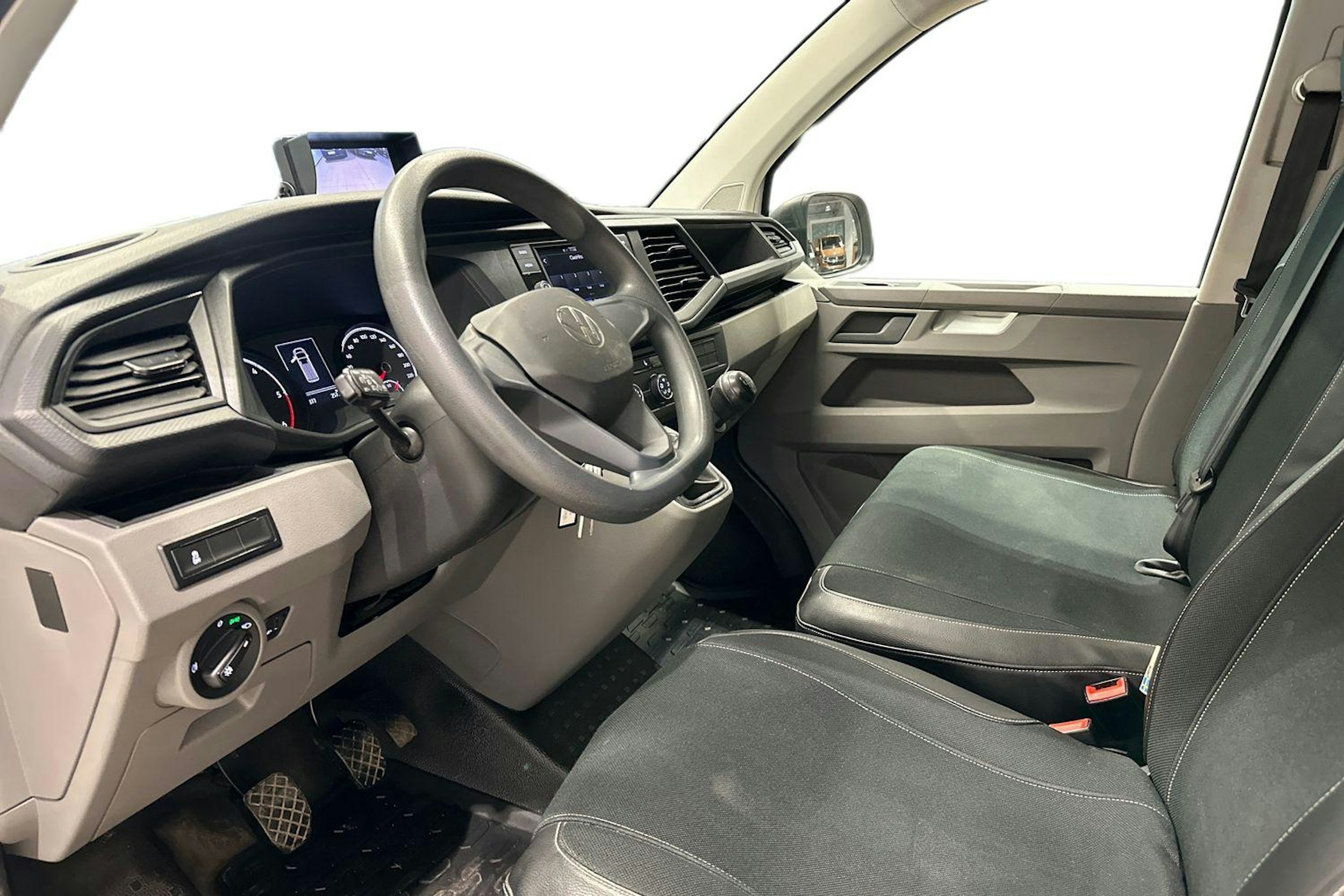 valkoinen Volkswagen Transporter 2023 kuva 8.