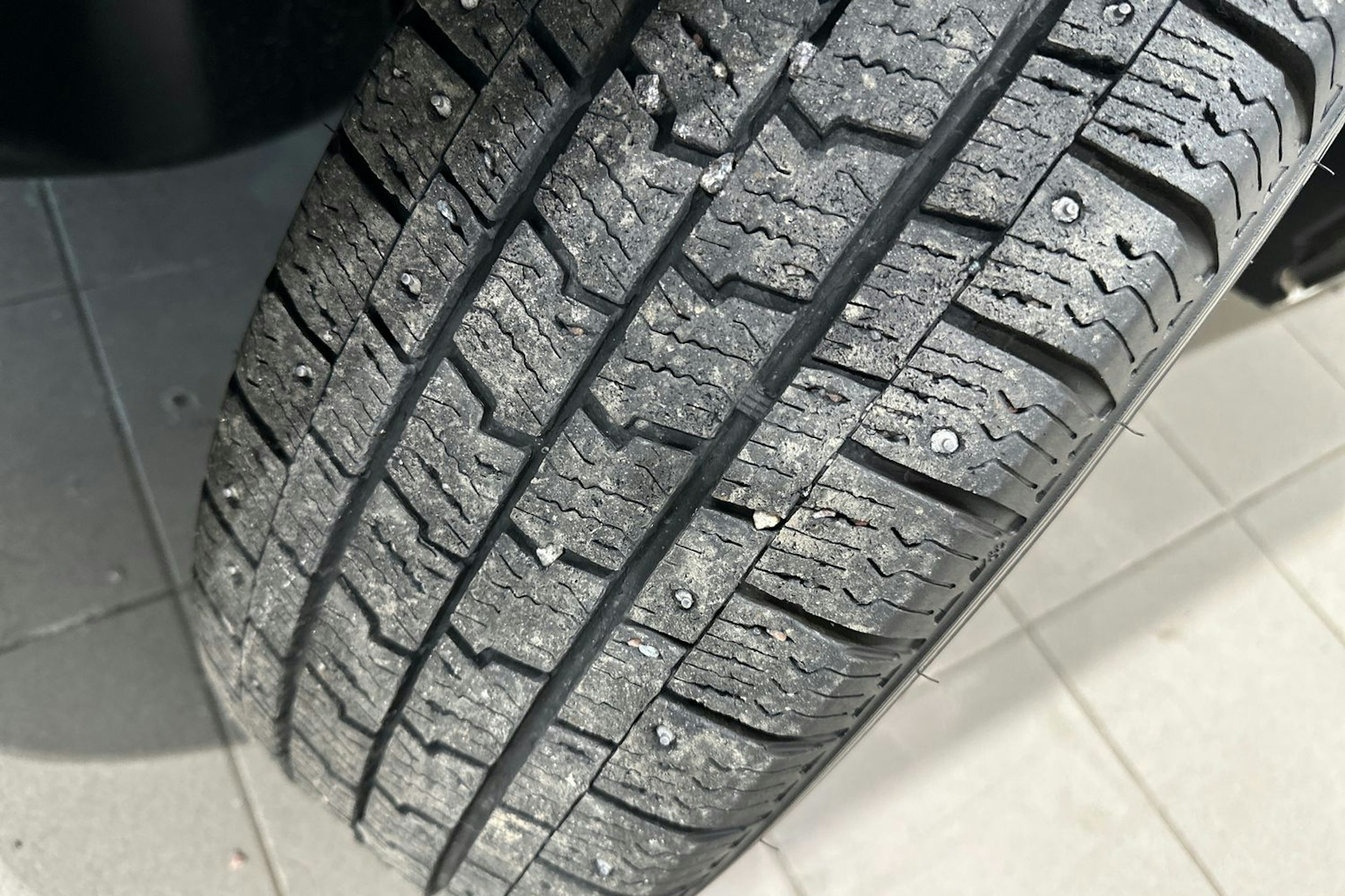 valkoinen Volkswagen Transporter 2023 kuva 13.