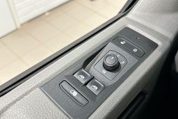 valkoinen Volkswagen Transporter 2023 kuva 15.