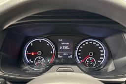 valkoinen Volkswagen Transporter 2023 kuva 16.