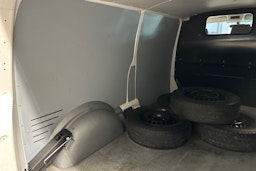 valkoinen Volkswagen Transporter 2023 kuva 29.