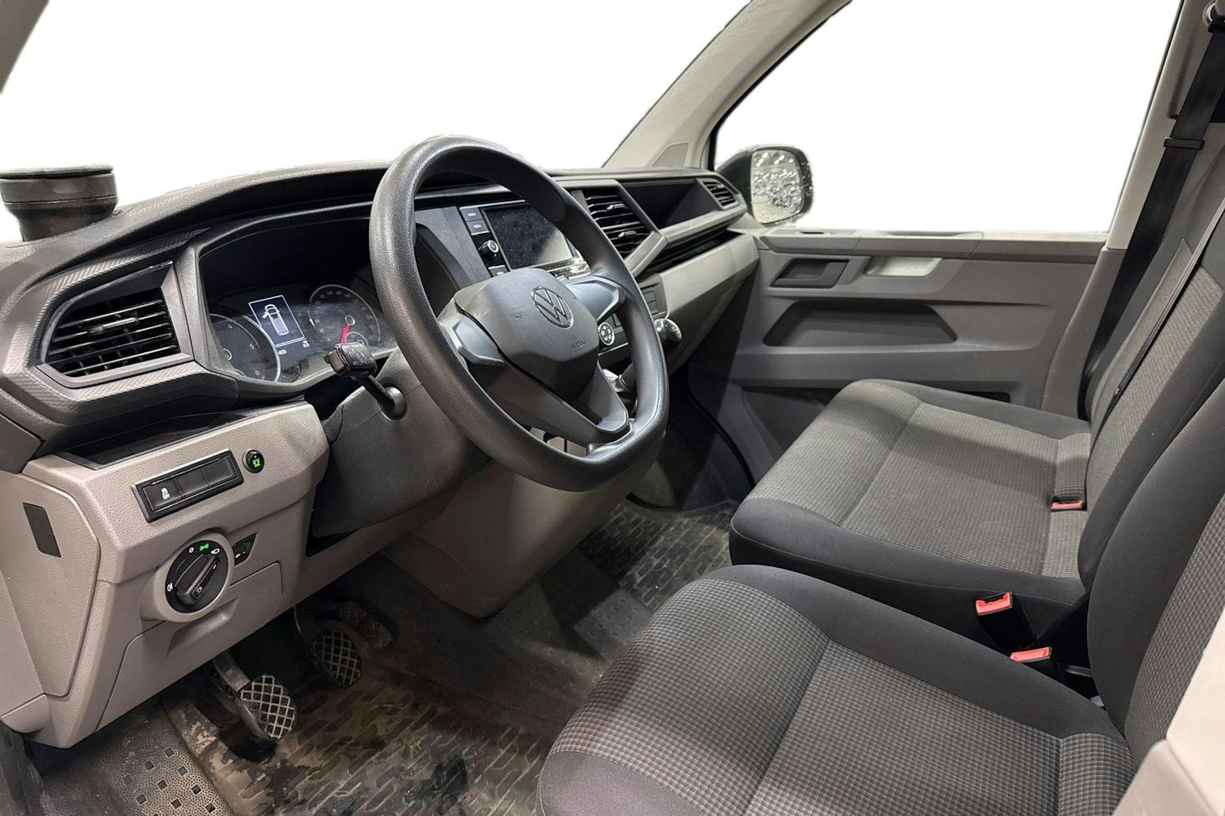 valkoinen Volkswagen Transporter 2023 kuva 3.