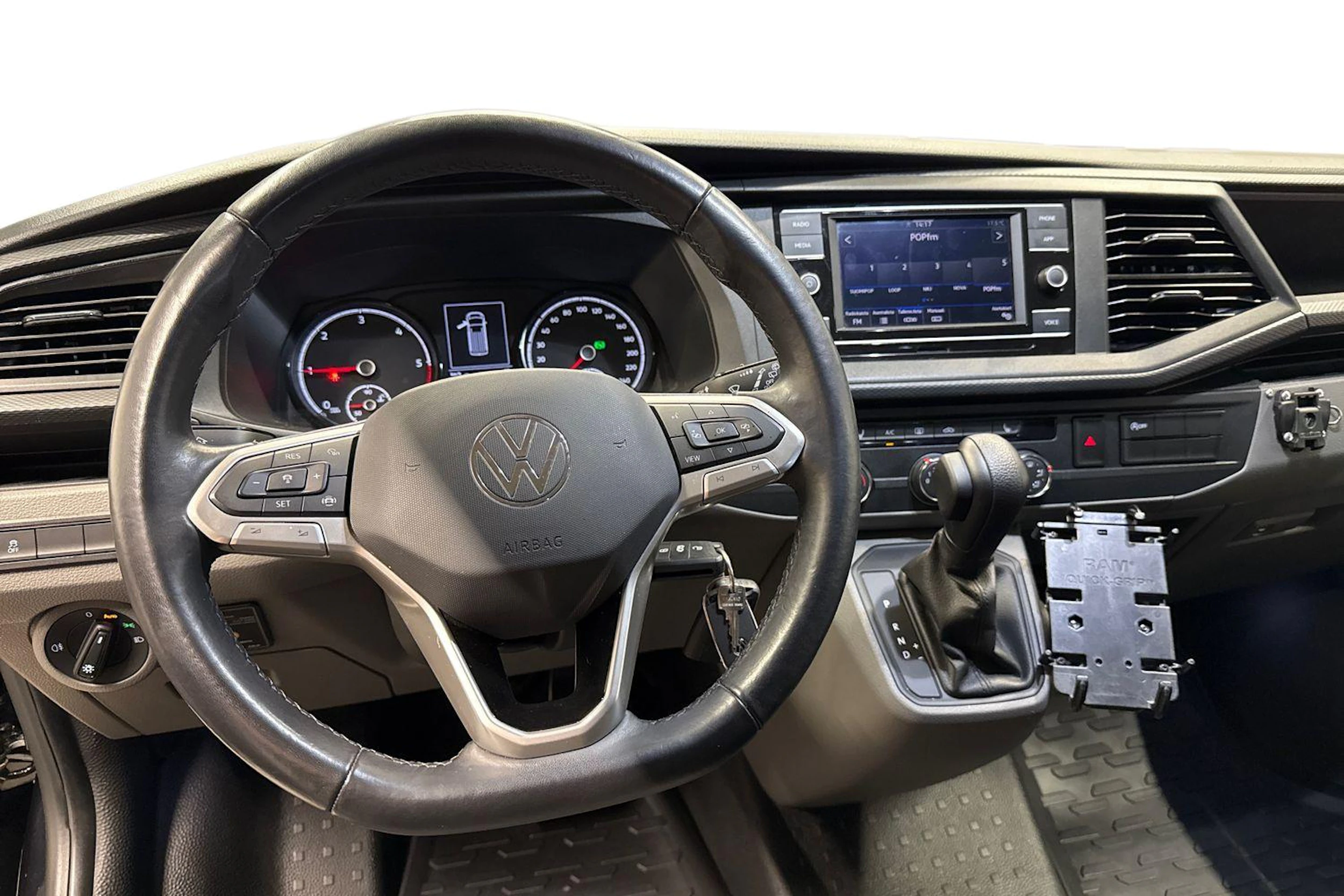 musta Volkswagen Transporter 2023 kuva 9.