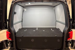 musta Volkswagen Transporter 2023 kuva 20.