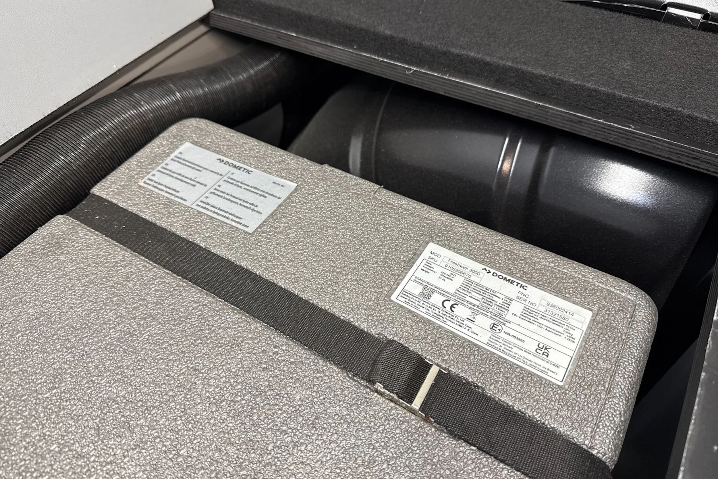 musta Volkswagen Transporter 2023 kuva 25.