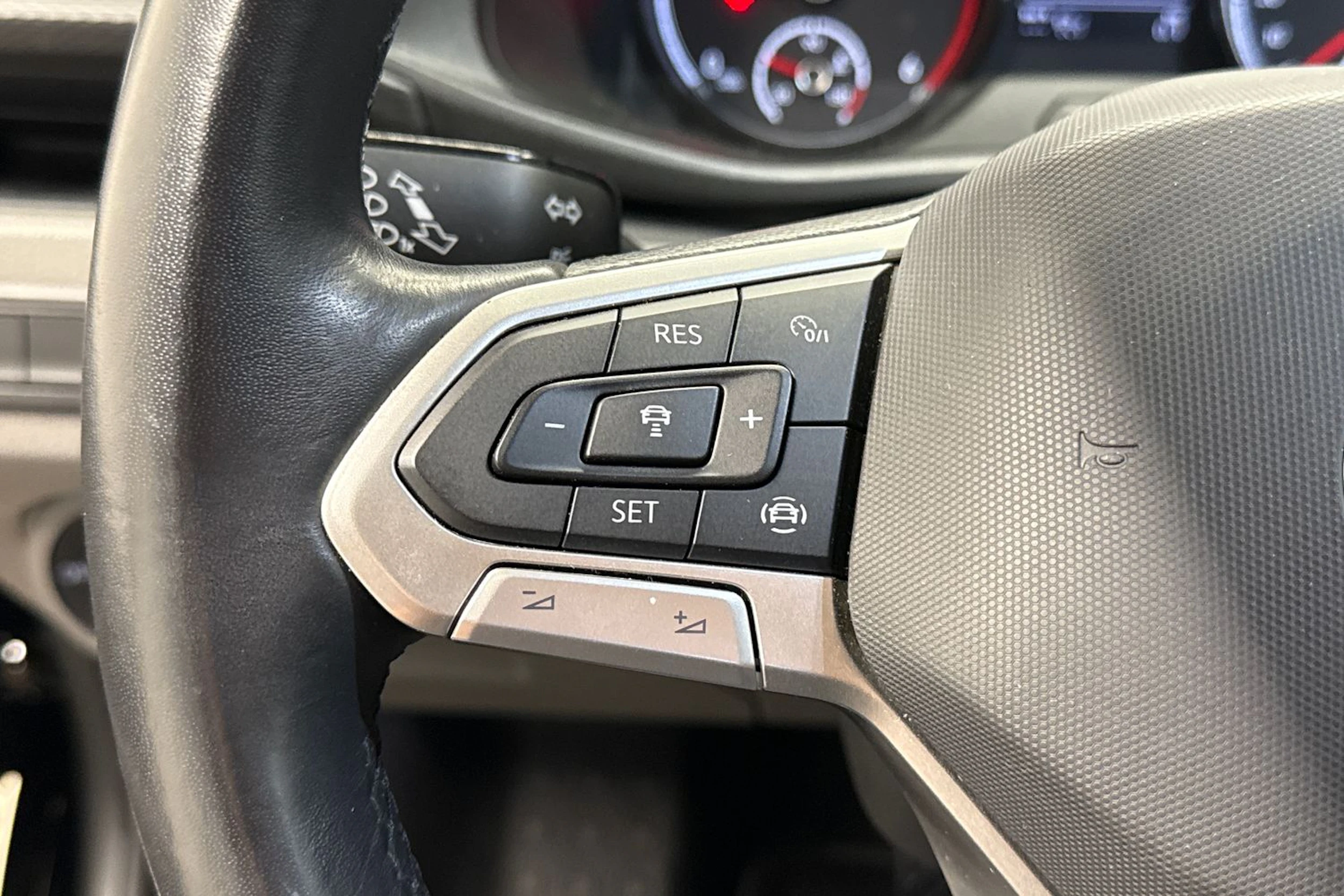 musta Volkswagen Transporter 2023 kuva 26.